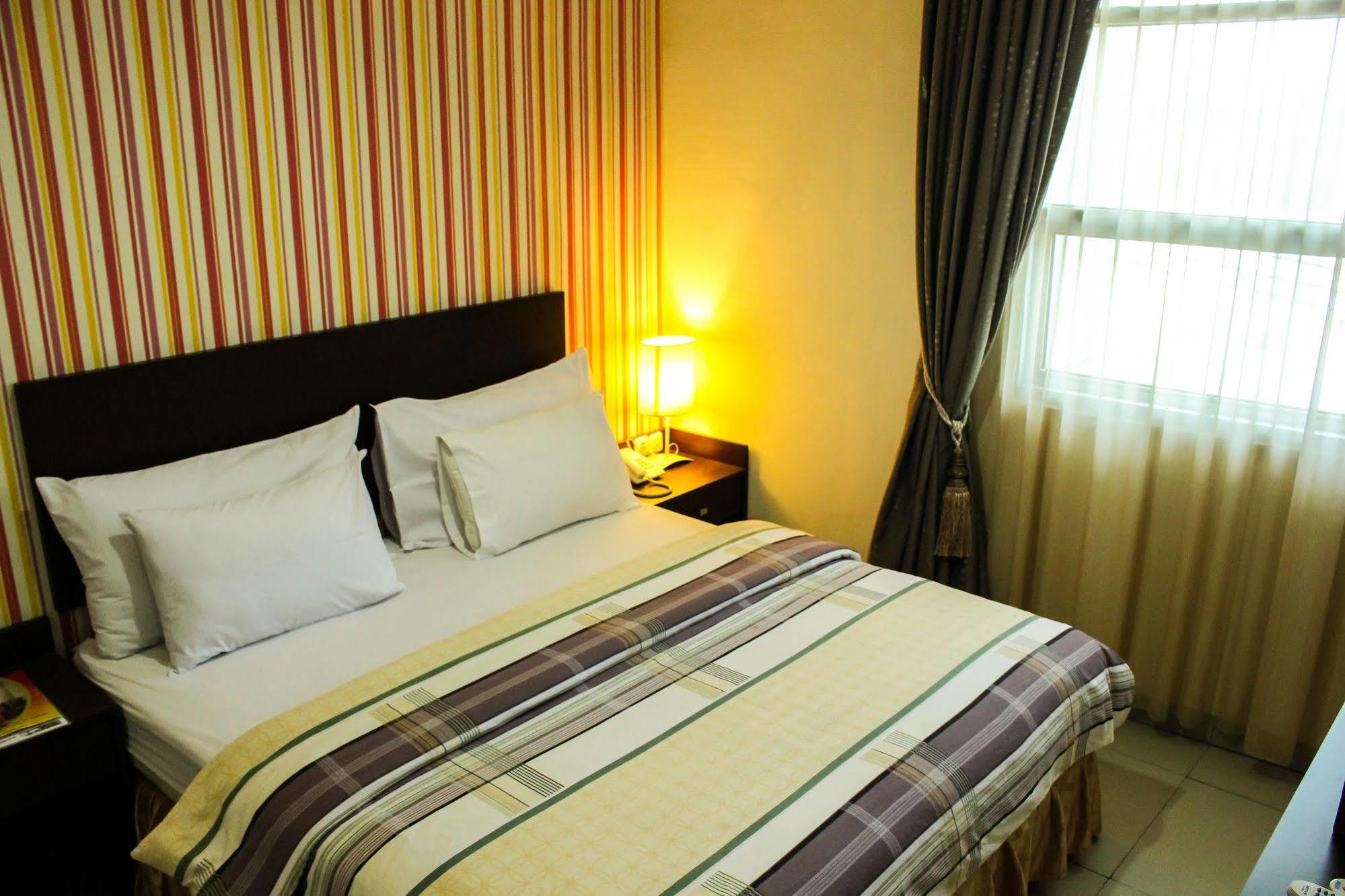 Vindhika Hotel Makassar Luaran gambar